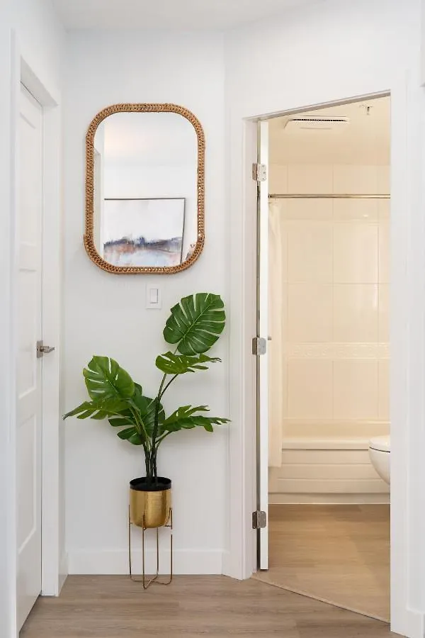 Best Location Downtown Chic Suites Vancouver Apartment