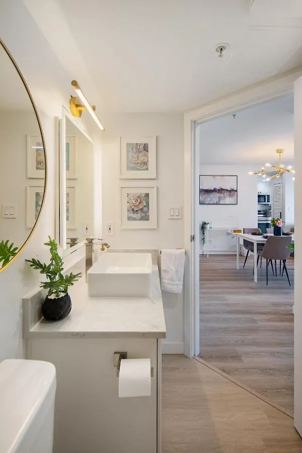 Best Location Downtown Chic Suites Vancouver Apartment
