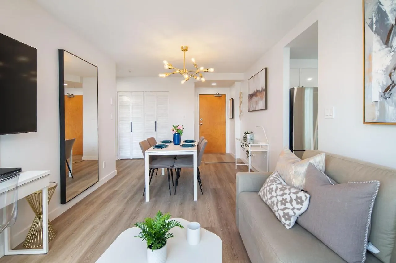 Best Location Downtown Chic Suites Vancouver Apartment