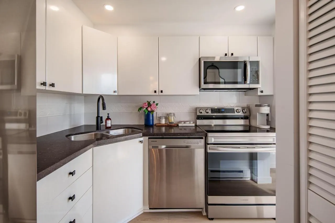 Best Location Downtown Chic Suites Vancouver Apartment