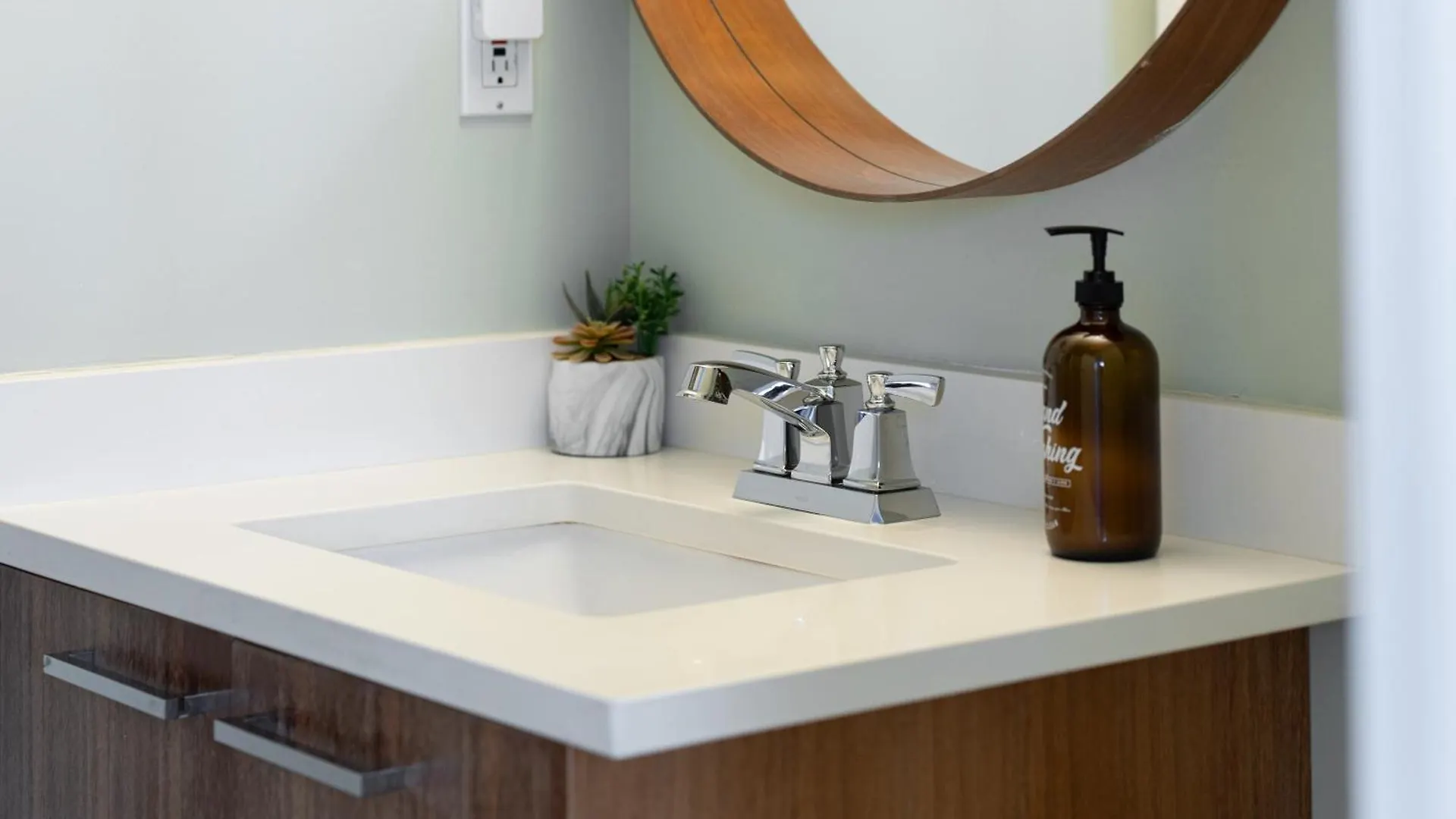 Best Location Downtown Chic Suites Vancouver