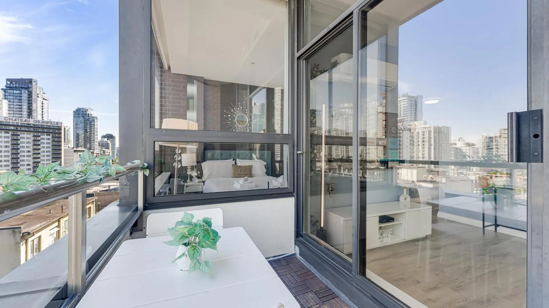 Best Location Downtown Chic Suites Vancouver Apartment