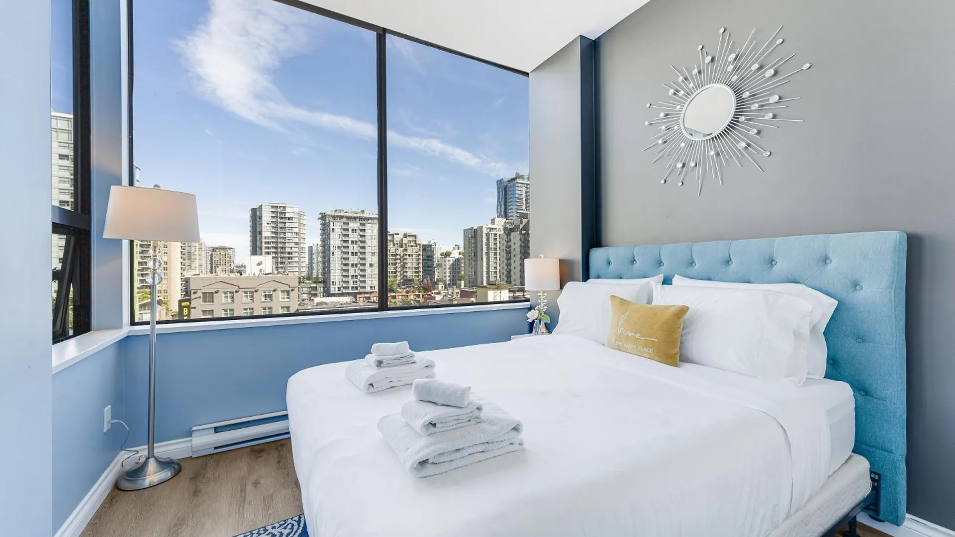 Best Location Downtown Chic Suites Vancouver Apartment